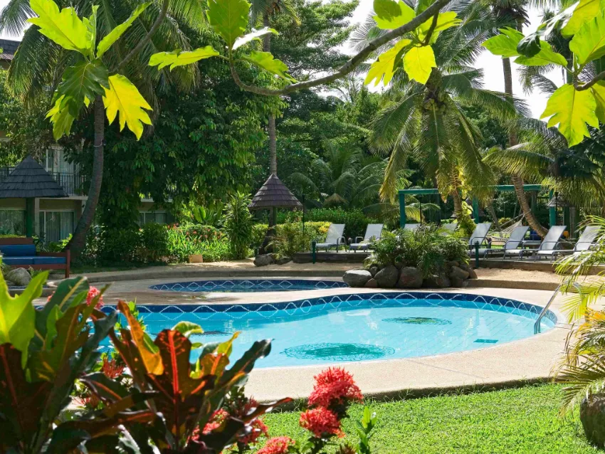 Curved Pool at Mercure Nadi curved pool at mercure nadi