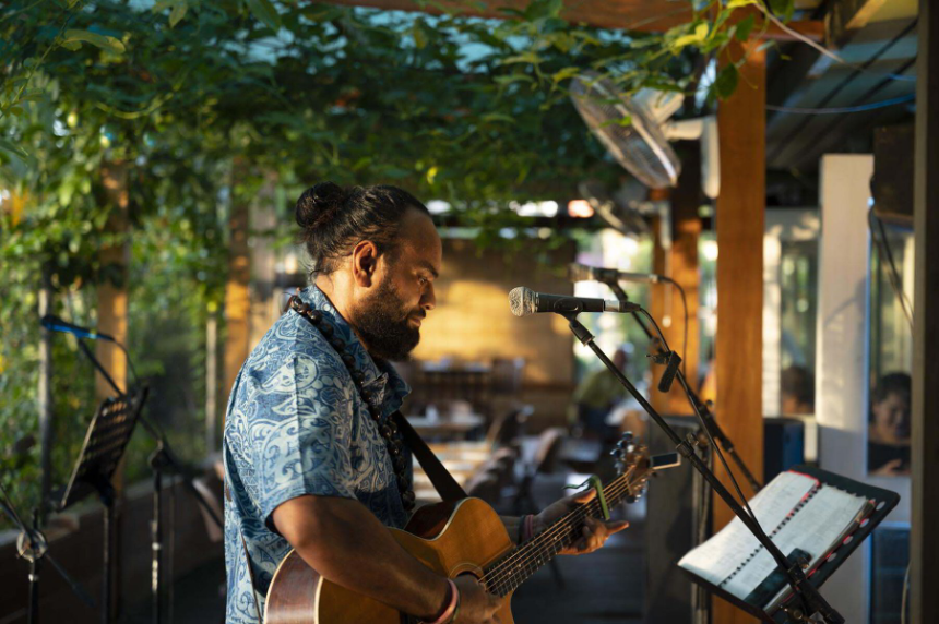 Paradiso Bar Restaurant Musician paradiso bar restaurant musician